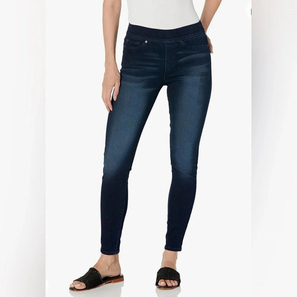 Levi Signature Jeans Womens 24 M Immaculate Blue Totally Shaping Pull On Skinny - Picture 1 of 8